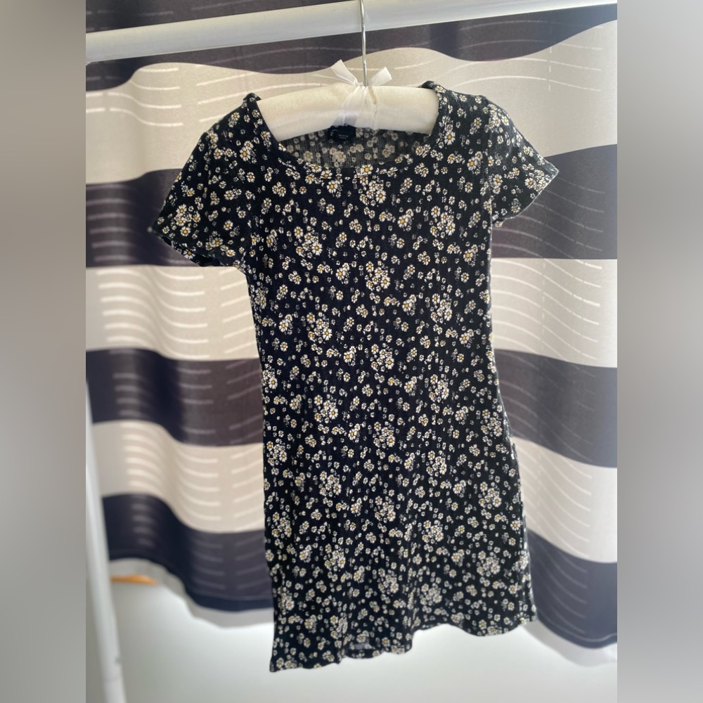 Black midi dress with daisies